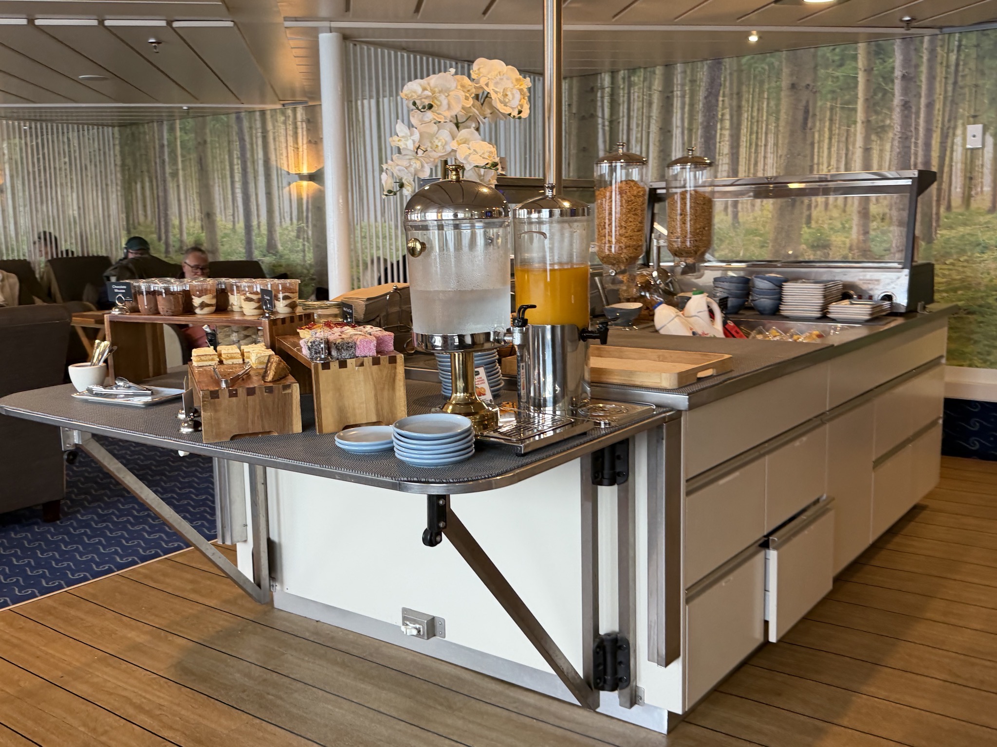 Premium Lounge