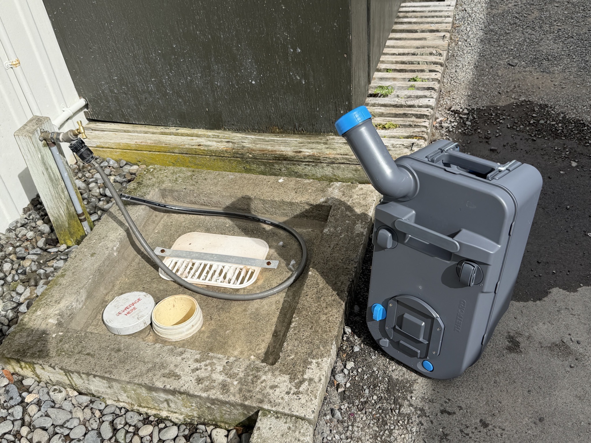 Dumping toilet cassette