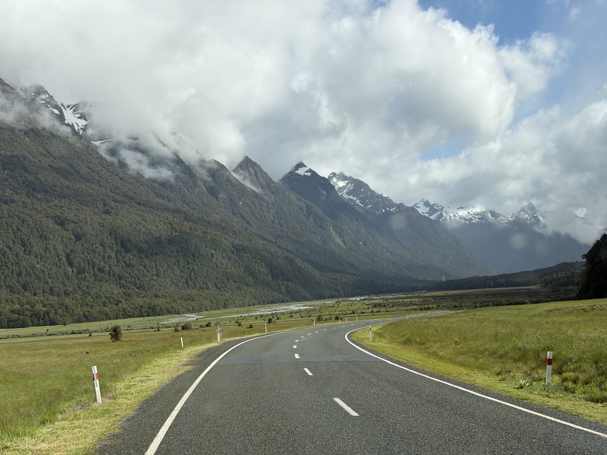 Earl Mountains