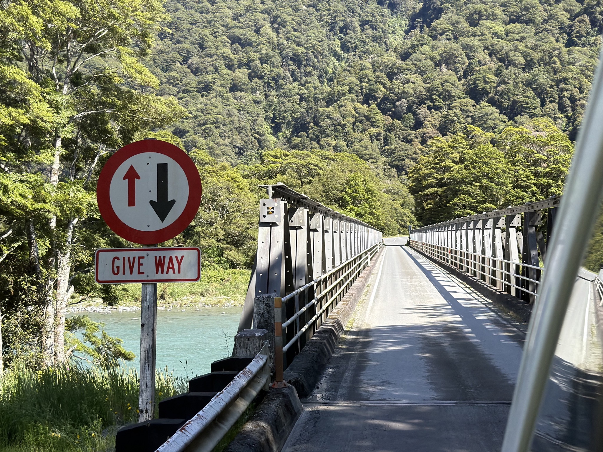 One lane bridge