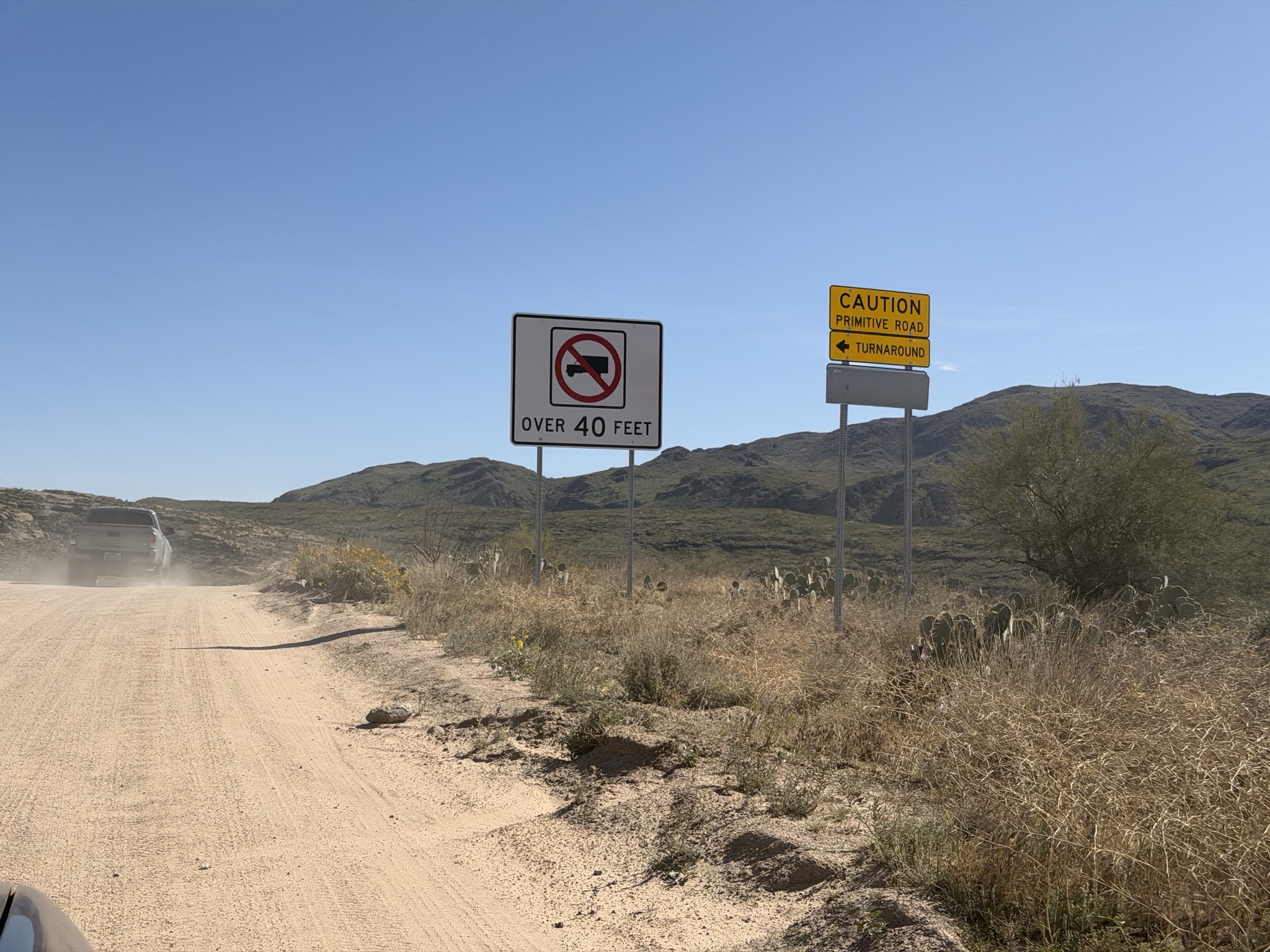 No vehicles over 40 feet