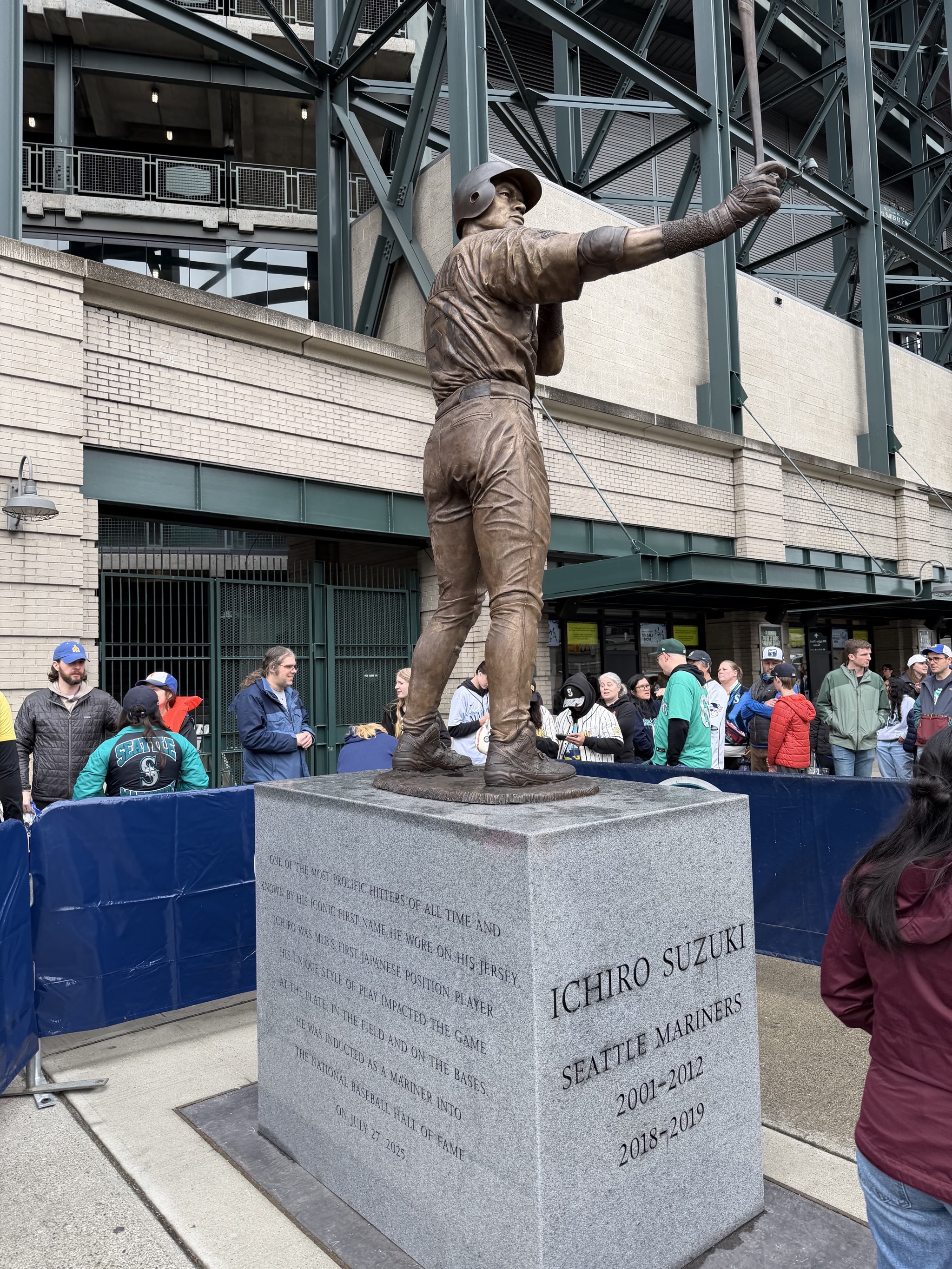 Brand-new Ichiro Suzuki statue