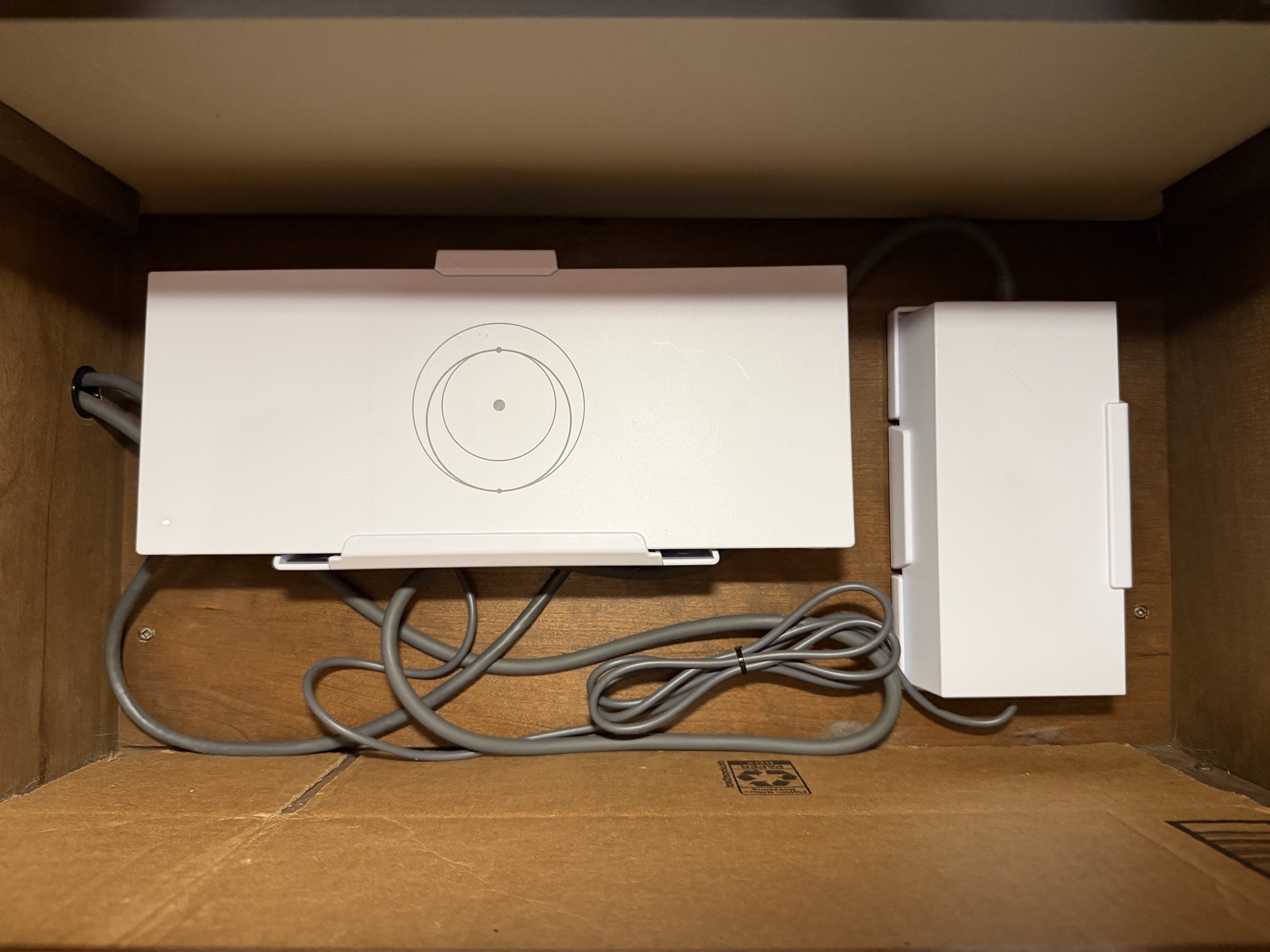 Starlink power supply and modem