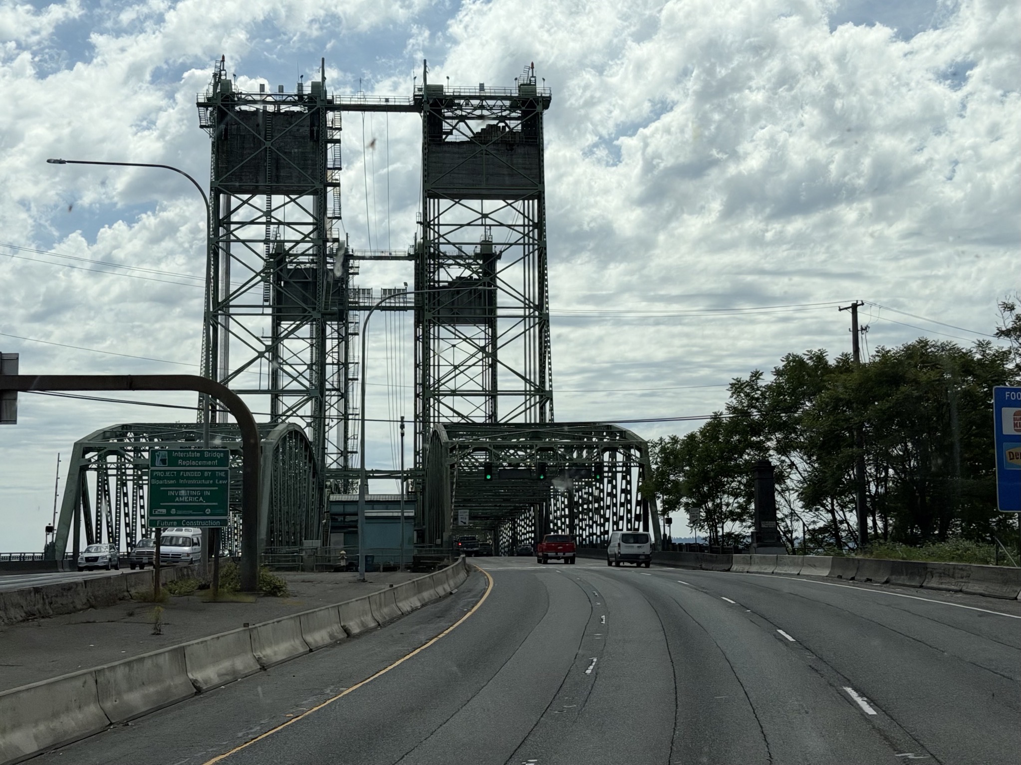 Interstate drawbridge between Washington and Oregon