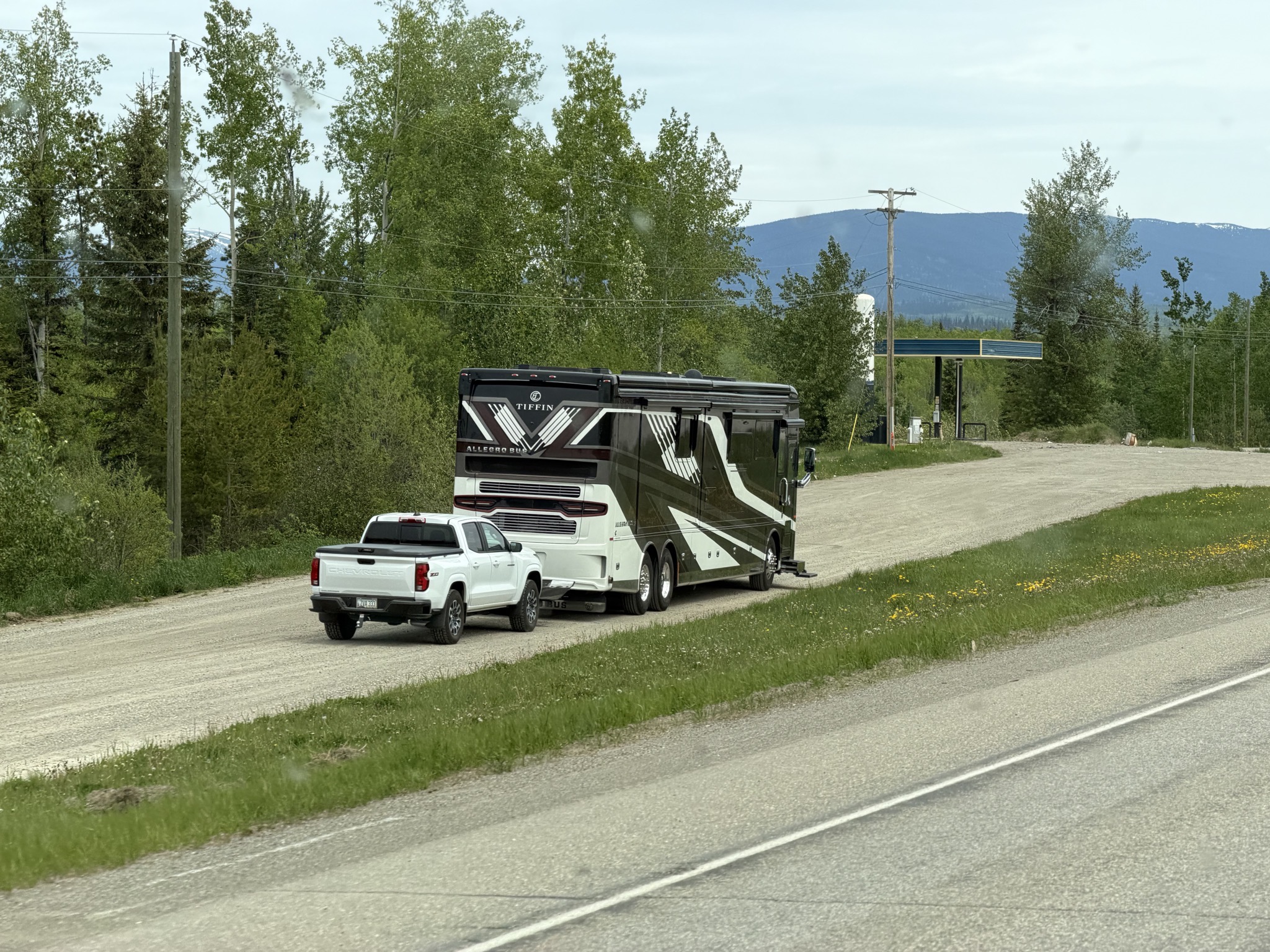 A newer Tiffin Allegro Bus