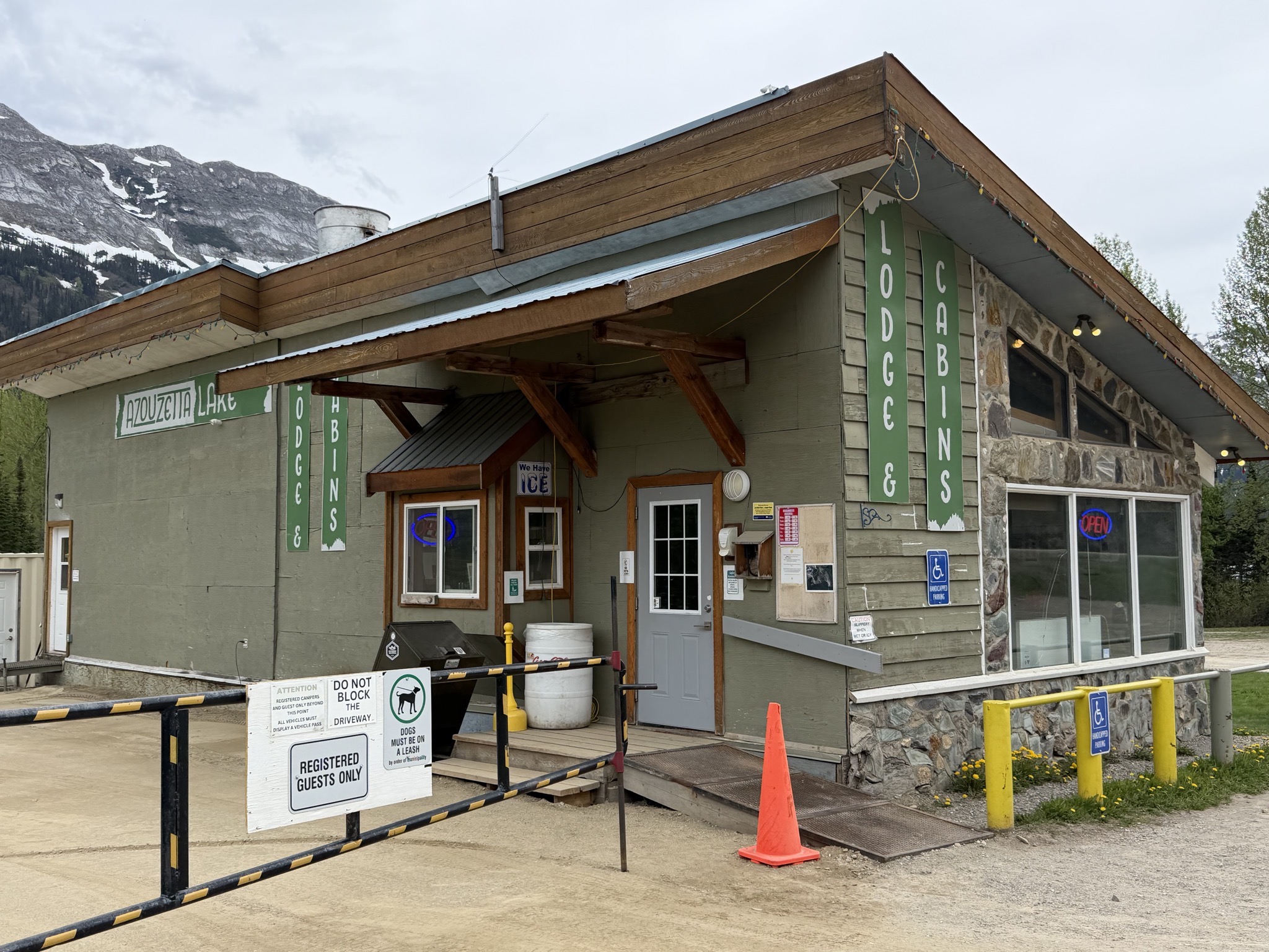 Azouzetta Lake Lodge stop for lunch